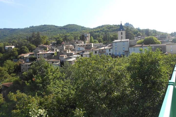 Location de vacances pour 12 personnes, animaux acceptés à Bez-et-Esparon
