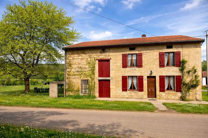 Gîte pour 4 personnes, avec jardin à Malandry