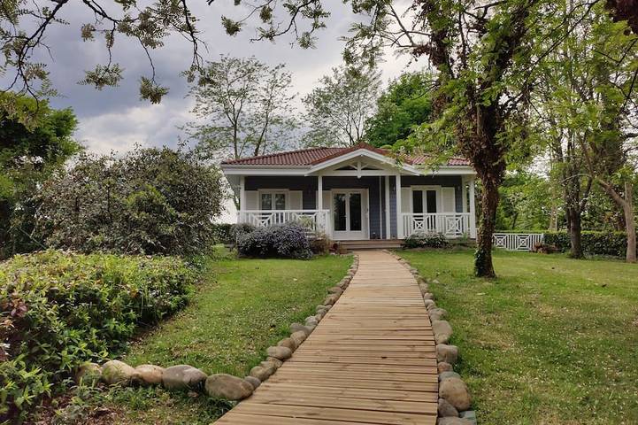 Chalet pour 4 personnes, avec Terrasse et Jardin
