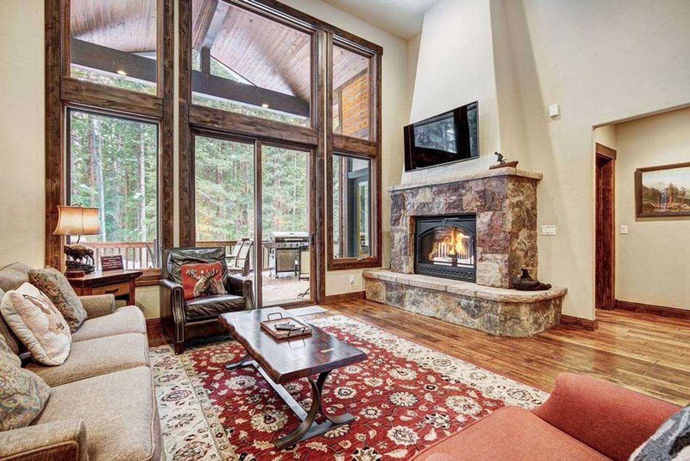 Vacation Rental for 10 Guests in Blue River, Summit County