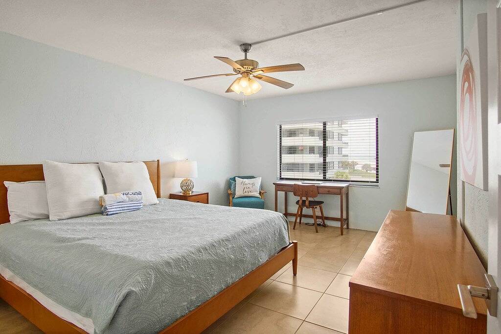Ganze Wohnung, Oceanfront Daytona Beach Condo w/ Beach Views! in Daytona Beach, Florida