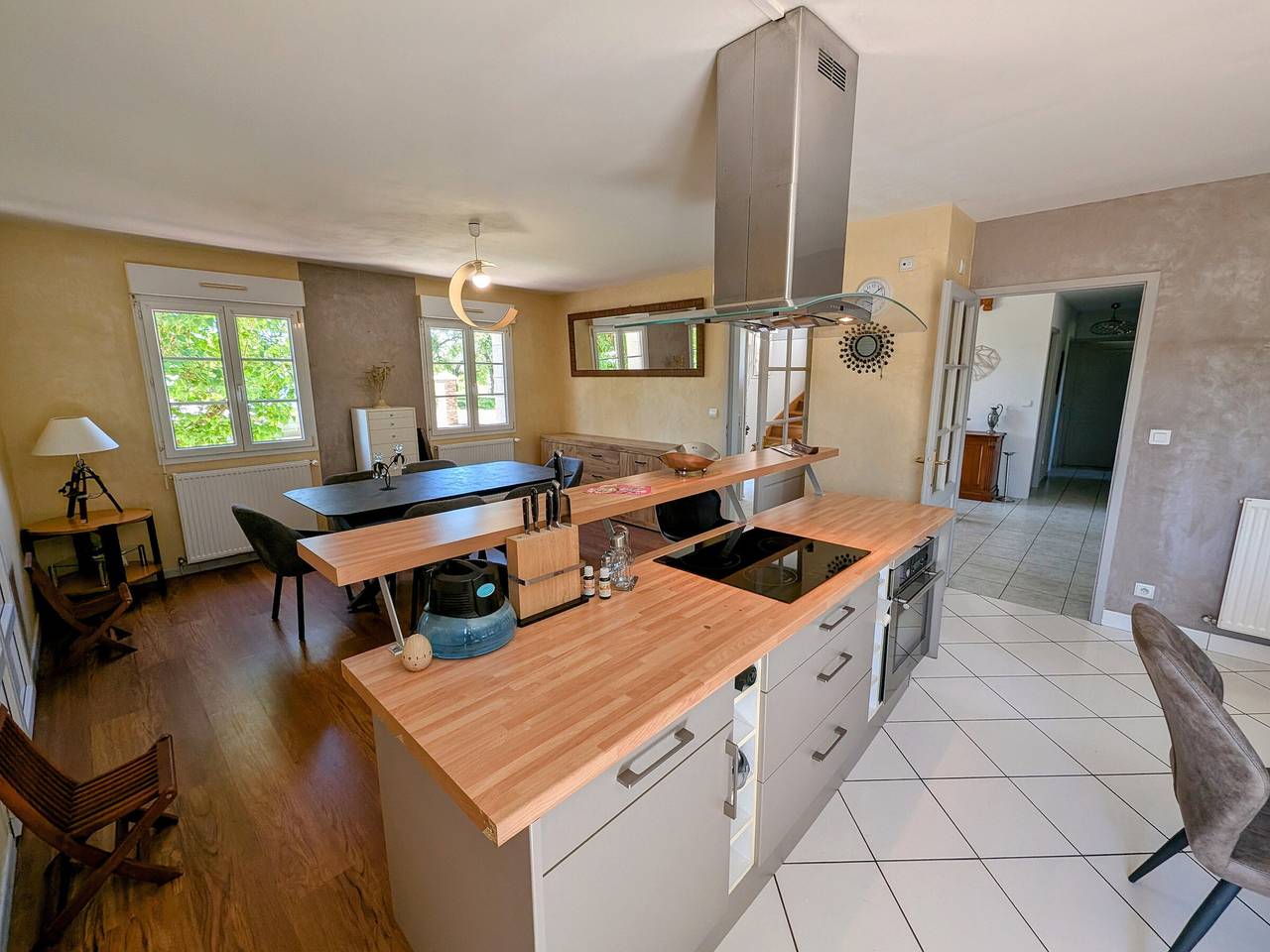 Amplia casa rural en Fretigney con jardín y billar, ideal para 8 pers. in Fretigney-et-Velloreille, Alto Saona