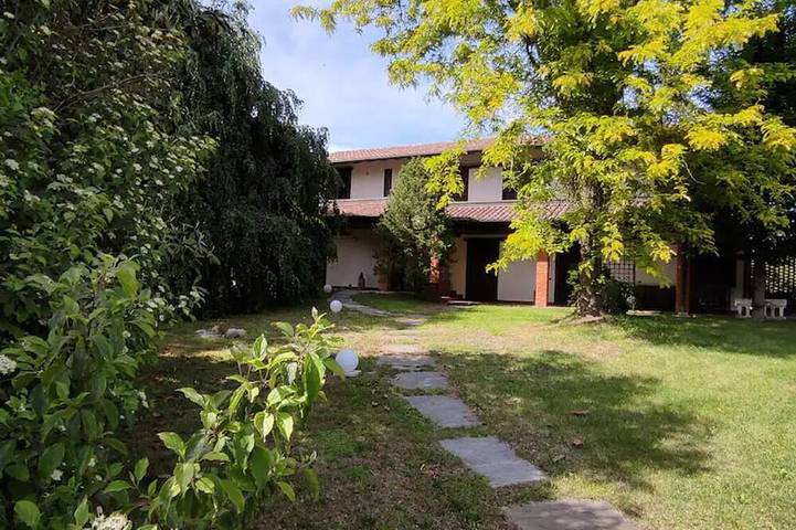 Location de vacances pour 4 personnes, avec Balcon et Jardin dans Vergiate
