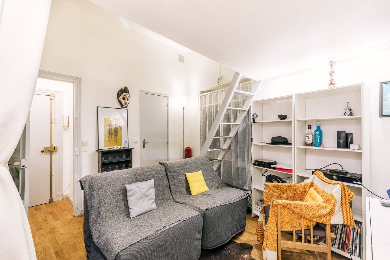 Entire studio, Guestready - Quaint studio mezzanine near Louvre in 1st Arrondissement, Paris