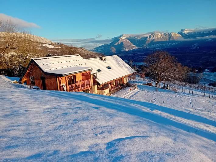 Gîte pour 4 personnes, avec vue et terrasse, animaux acceptés à Apremont (Savoie)
