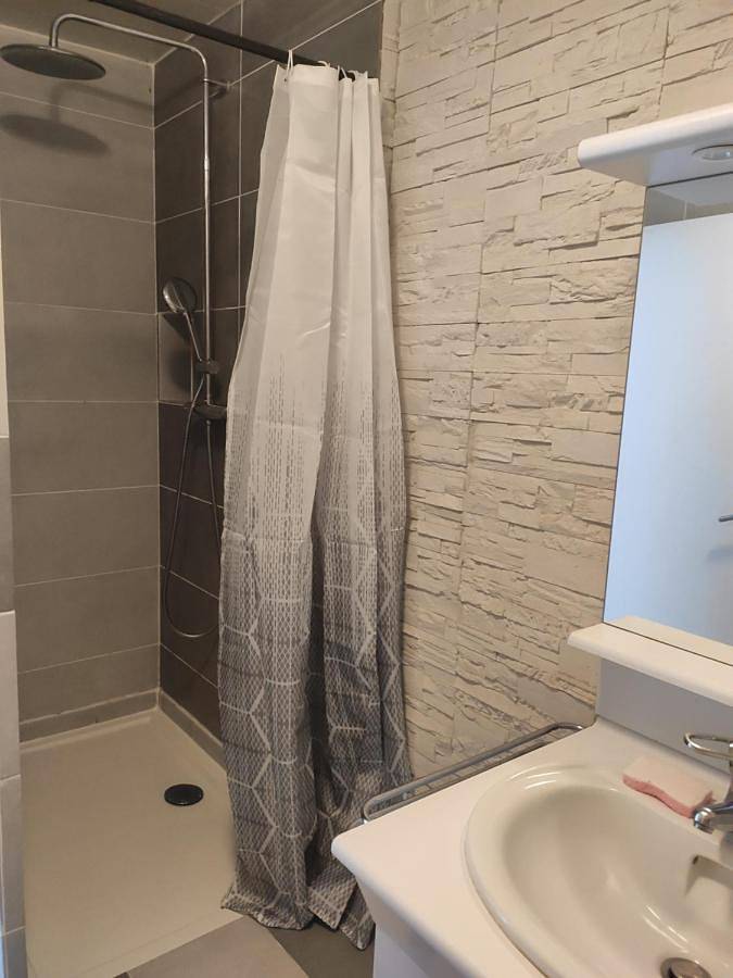 Two-Bedroom House in Saint-Gérons, Région d'Aurillac