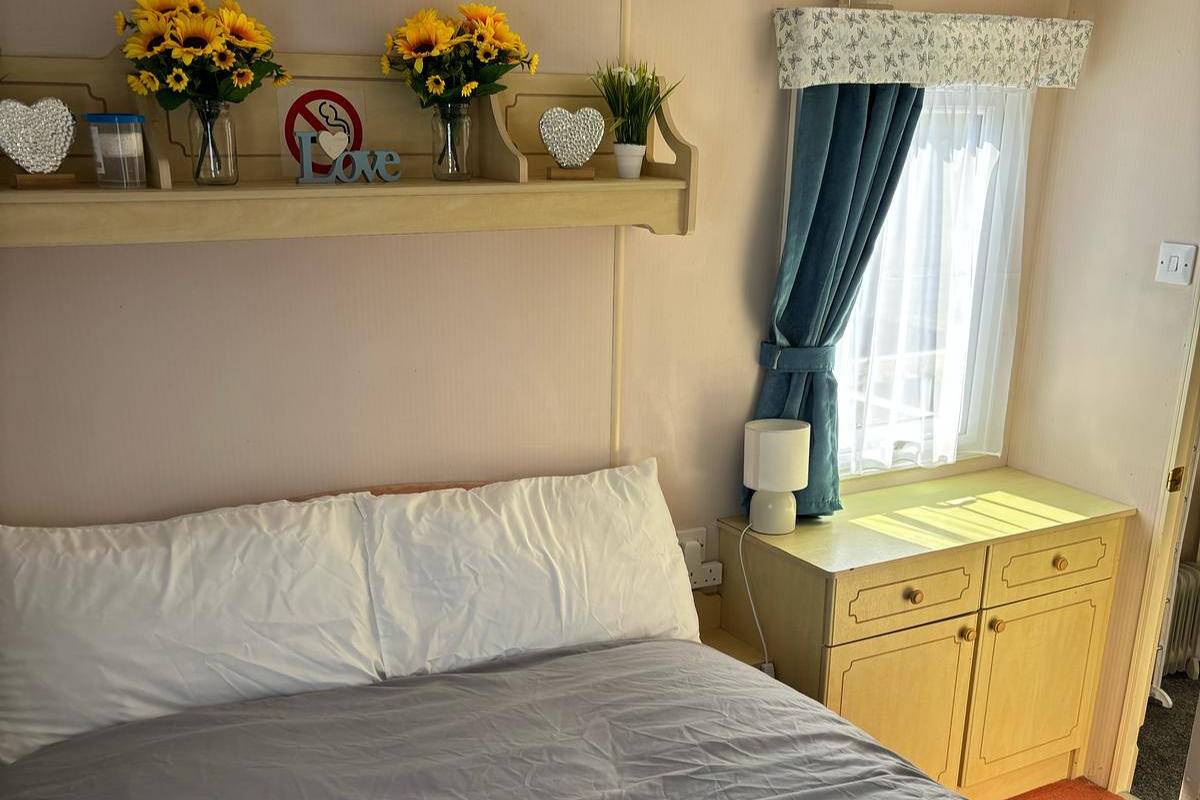 Family Caravan-Pets-Golden Palm-Pool-Arcades in Chapel St. Leonards, Lincolnshire