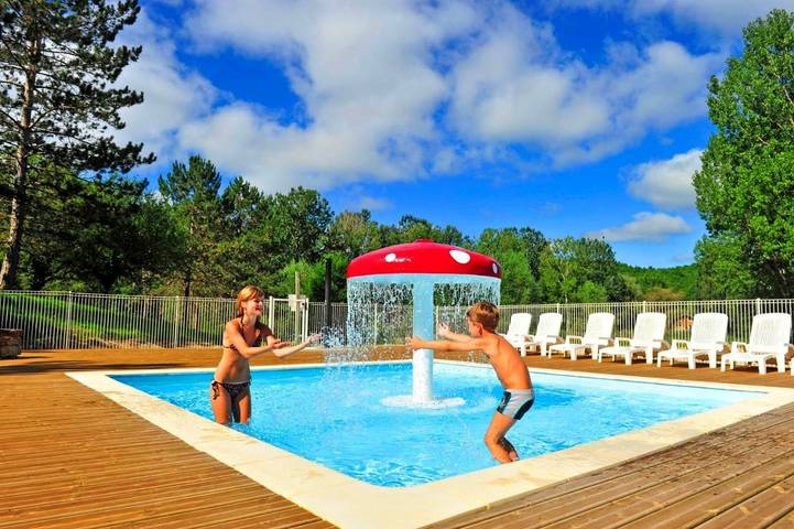 Location de vacances pour 8 personnes, avec piscine ainsi que terrasse et bassin pour enfant, animaux acceptés à La Cassagne - 2