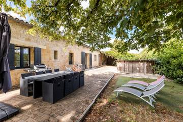 Location De Vacances pour 8 Personnes dans Les Salles-de-Castillon, Région de Libourne, Photo 1