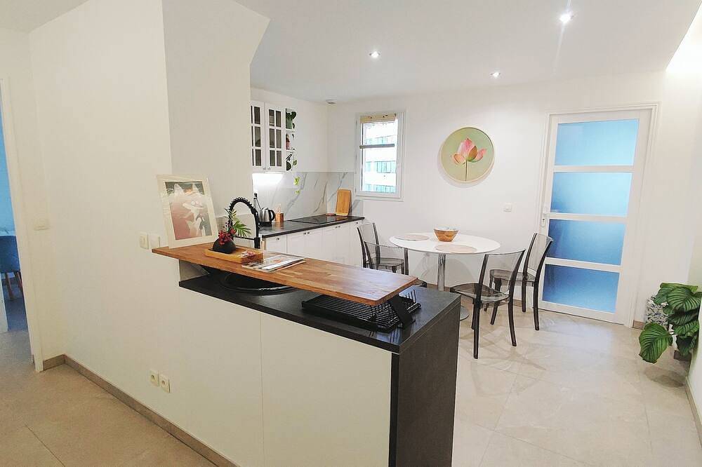 Appartement entier, Y Space  à 200m de la gare de St. Quentin en Yvelines, 10 minutes de Versailles in Montigny-le-Bretonneux, Yvelines