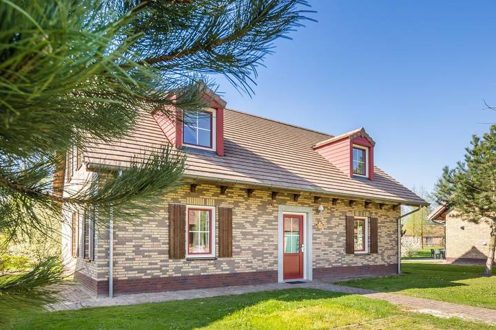 Bungalow para 14 personas, con jardín además de piscina y sauna - 1