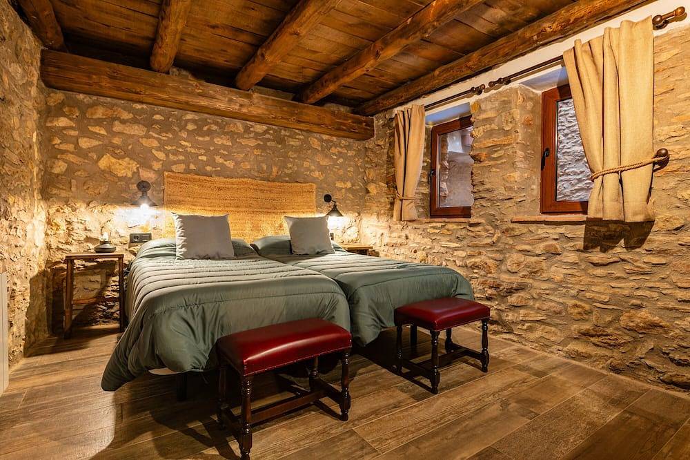 Casa rural 'Masía La Parreta' con vistas a la montaña, terraza privada y jardín privado in Villafranca de Cid, Provincia de Castellón
