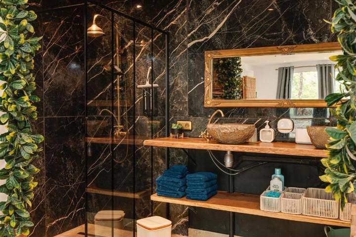 Location de vacances pour 2 personnes, avec vue ainsi que piscine et jardin à Guîtres - 3