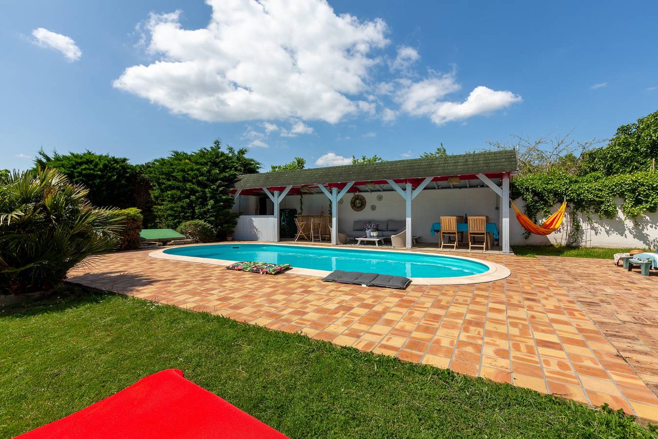 Villa Cosmique - Maison avec piscine et jacuzzi in Saint-Doulchard, Bourges region