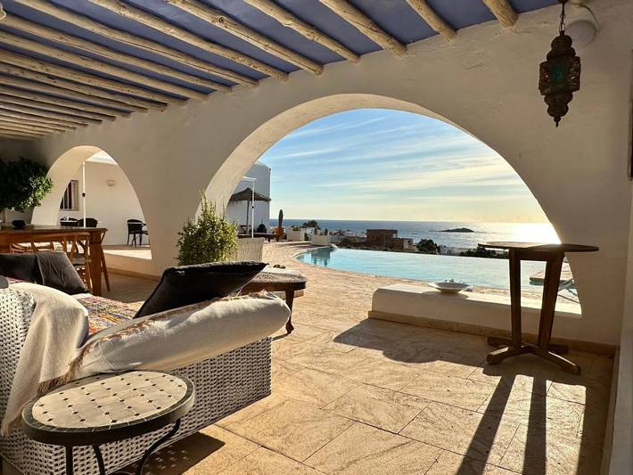 Alojamiento y desayuno para 2 personas, con Terraza y Jardín además de Piscina y Vistas en Carboneras