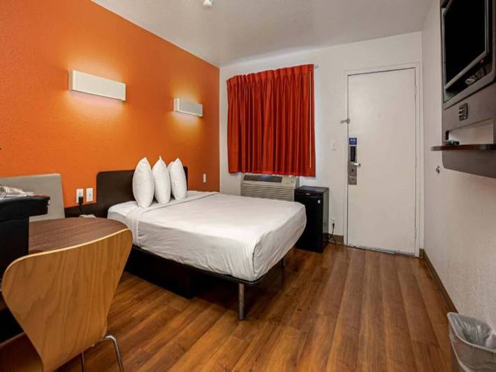 Apartamento entero, 1 cama tamaño queen | Ducha adaptada para personas con discapacidad in Temecula, Riverside County