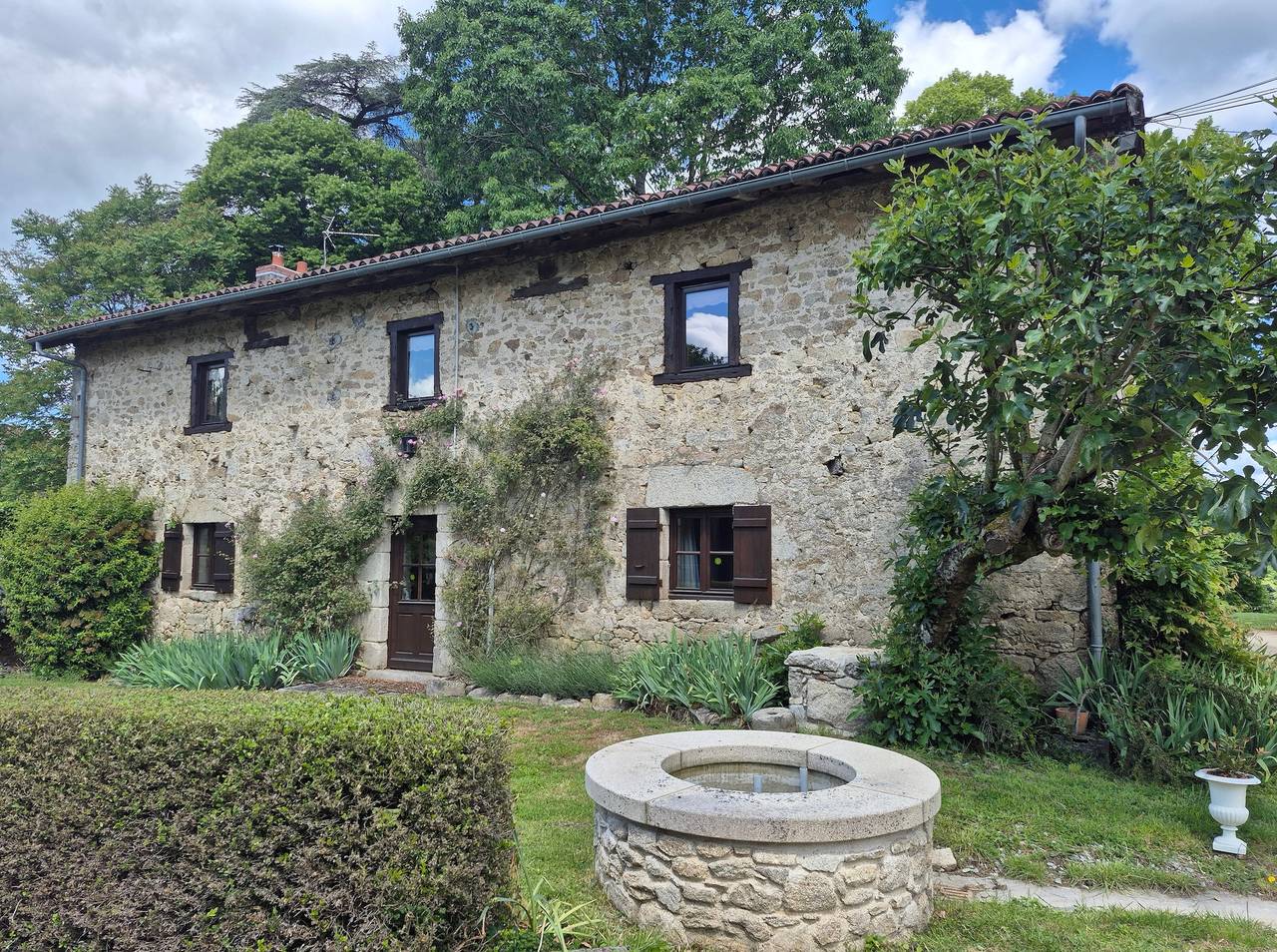 Maison de vacances 'Gite Le Vieux Domaine' avec vue sur le parc, les étangs et la campagne Wi-Fi in Royères, Région de Limoges