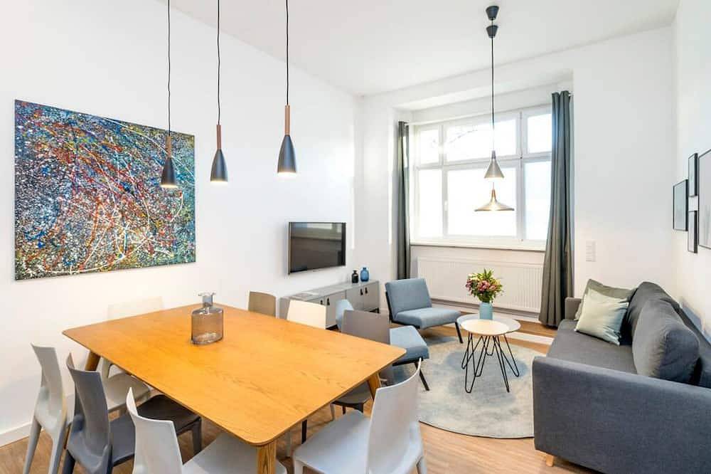 Ganze Wohnung, 3-Bedroom Apartment (90sqm) with a Terrace & Garden(2) in Wedding Berlin, Berlin