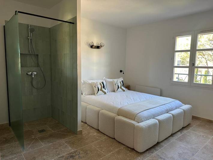 Location de vacances pour 4 personnes, avec piscine ainsi que jardin et terrasse à La Môle - 2