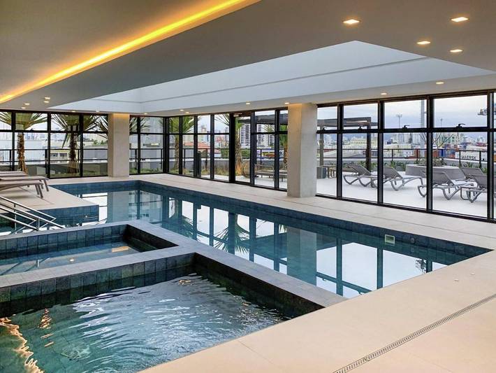 Pousadas para 2 pessoas, com piscina e sauna e ainda jacuzzi and terraço em Itajaí