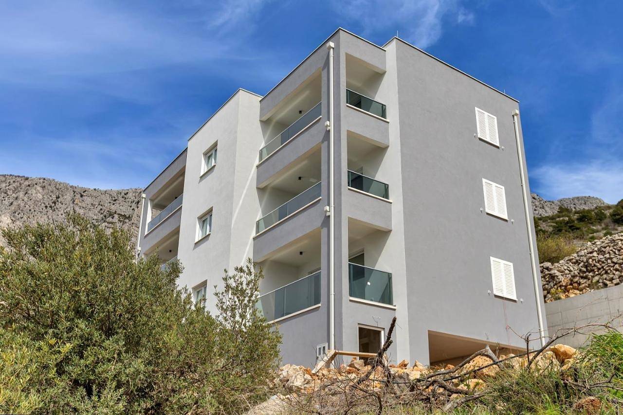 Ganze Wohnung, Apartment with Balcony in Drašnice, Makarska Riviera