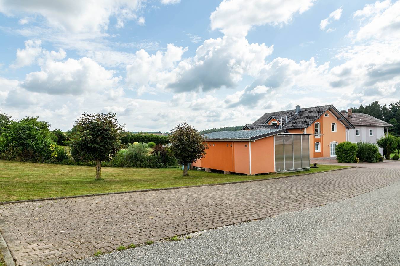 Ganze Wohnung, Ferienwohnung 'Mayerhofer 2' mit gemeinsamer Terrasse, gemeinsamem Garten und Wi-Fi in Arnstorf, Ostbayern