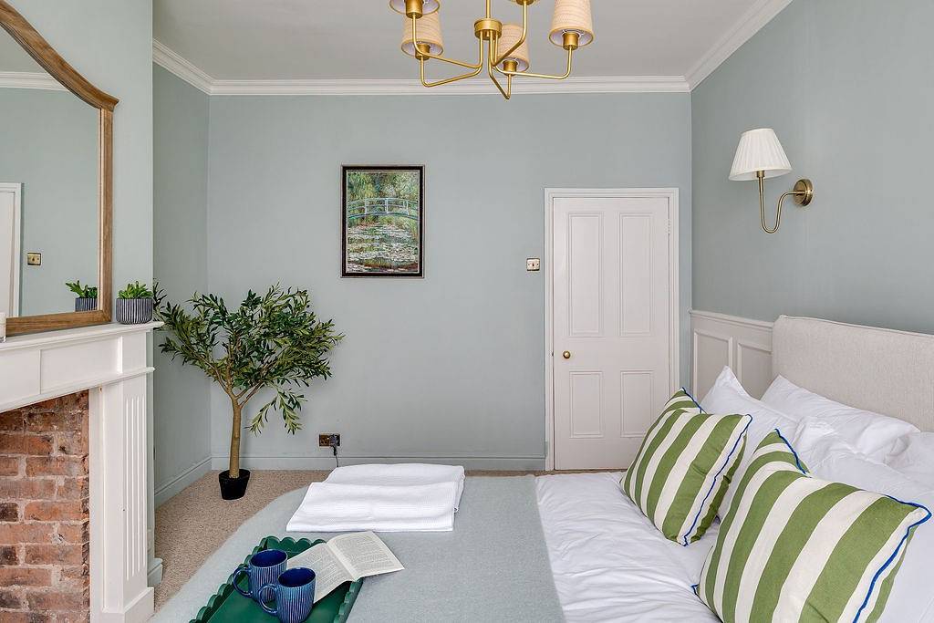 Luxury Central Townhouse / sleeps 10 / parking in Chester, Cheshire West and Chester