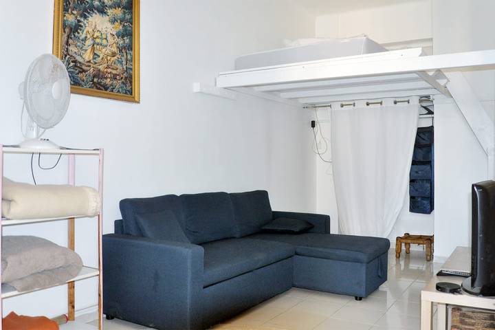 Vacation rental for 2 people, with balcony, with pets in Marseille