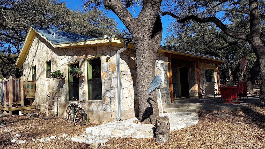 Cozy, private waterfront stone cabin on the north shore of Lake Travis in Lago Vista, Lake Travis