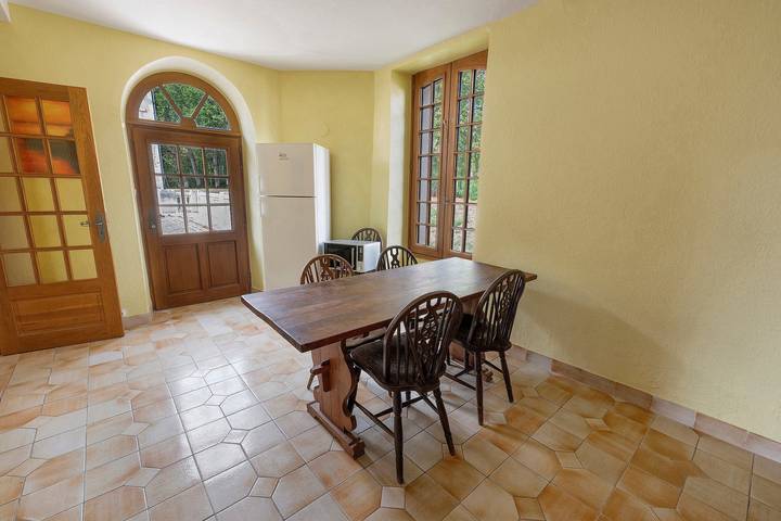 Gîte La Tour D – Château Grange Arthuis mit Gemeinschaftsgarten, WLAN & Klimaanlage in Lavau, Loire-Tal