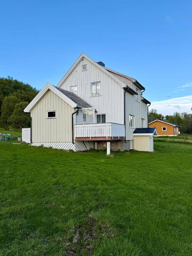Ferienhaus für 6 Personen, mit Balkon und Terrasse sowie Garten und Sauna in Hammerfest
