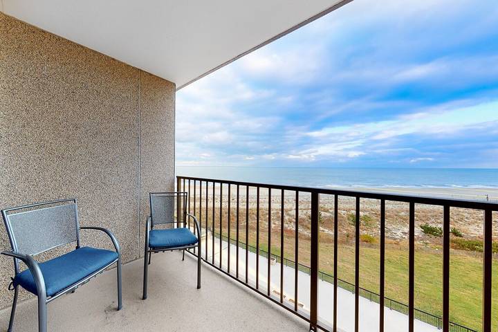 Vacation apartment for 6 people, with pool and sauna as well as hot tub and balcony in Delaware