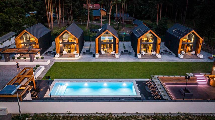 Parc de vacances pour 6 personnes, avec Terrasse et Jacuzzi ainsi que Piscine et Sauna dans Radawa