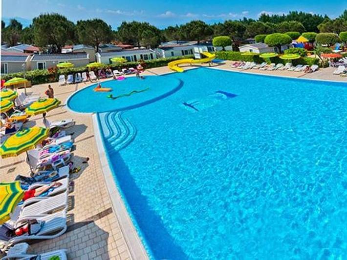 Lodge für 4 Personen, mit Terrasse und Pool in Lazise
