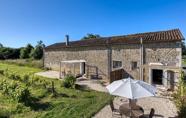 Gîte pour 5 personnes, avec jardin et terrasse à Savigné