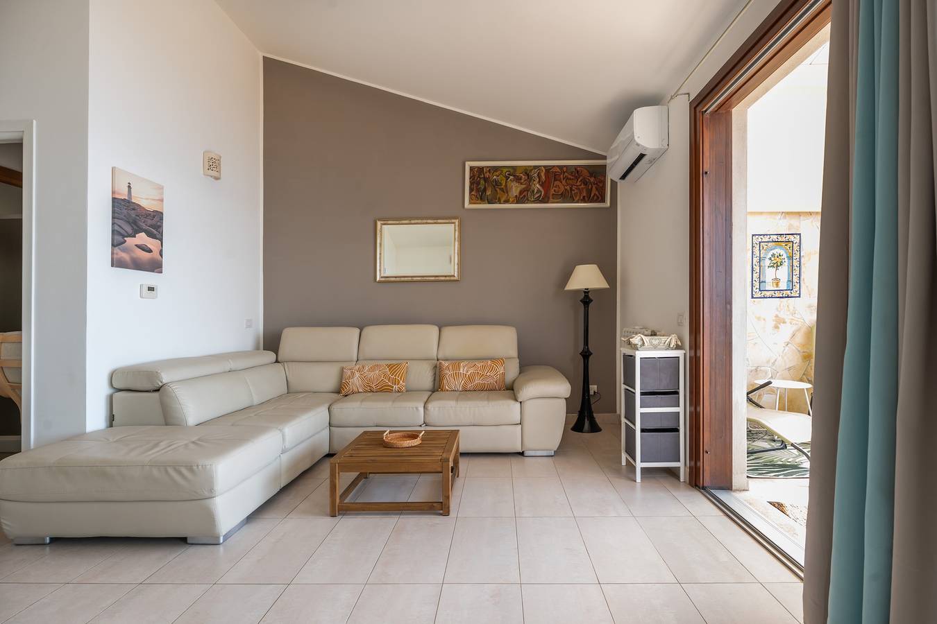 Villa mit privatem Pool und Meerblick in Terra Mala, Cagliari Provinz