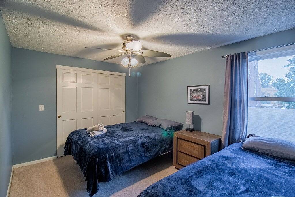 Prime Location with Hot Tub, Pool Table and Sauna in Columbus, Ohio