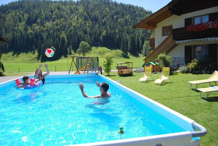BnB für 2 Personen, mit Kinderpool und Garten sowie Ausblick und Pool in Waidring