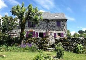 Gîte pour 8 personnes, avec jardin à Thiézac