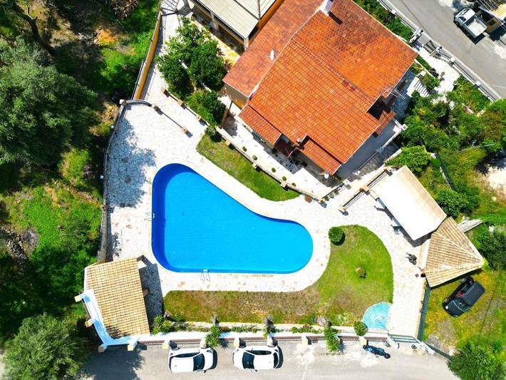 Location de vacances pour 2 personnes, avec Balcon ainsi que Terrasse et Piscine dans Liapádes