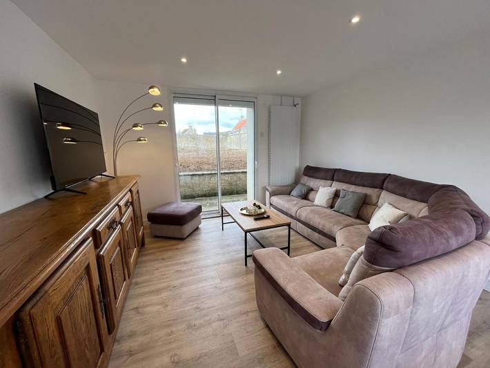 Location de vacances pour 10 personnes, avec jardin à Bény-sur-Mer