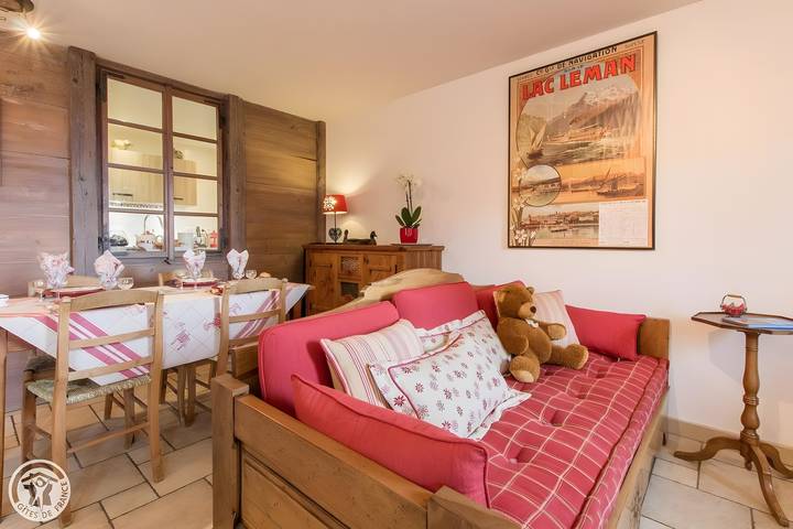 Gîte Chez Mayon: Vacation Home with Mountain View and Wi-Fi in Orcier in Orcier, Thonon-les-Bains region