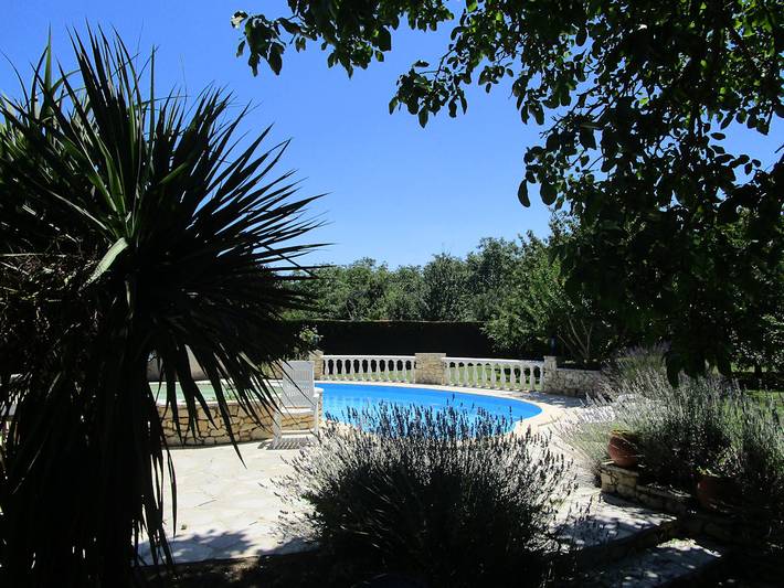 Location de vacances pour 6 personnes, avec jardin ainsi que piscine et terrasse en Dordogne - 2