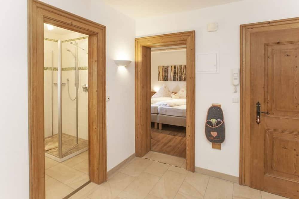 Ganze Wohnung, Ferienwohnung Insel Wörth mit 95 qm, 2 Schlafzimmer, 1 Wohn-Schlafbereich, max. 8 Personen in Seehausen am Staffelsee, Das Blaue Land