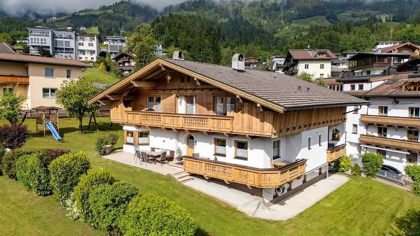 Ferienhaus für 12 Personen, mit Terrasse und Garten sowie Sauna, mit Haustier