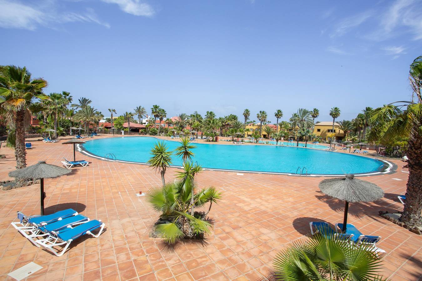 Entire apartment, Vacation Home 'Home Away From Home' with Shared Pool, Private Terrace and Wi-Fi in Oasis Tamarindo, La Oliva