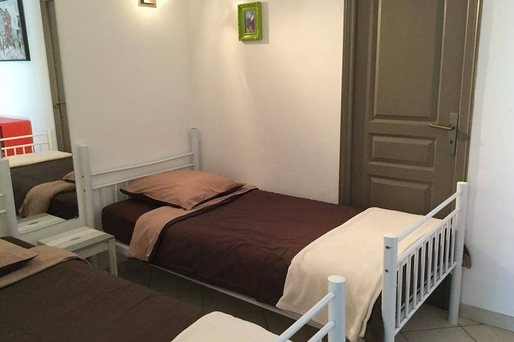 Apartamento entero, Apartamento F3 villa planta baja amueblado in Borgo, Región de Bastia
