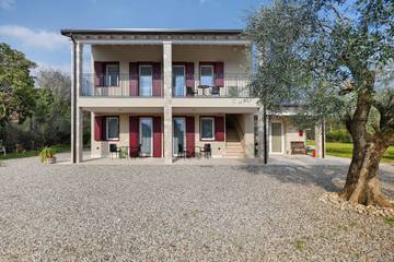 Holiday Rental for 3 People in Bardolino, Garda Mountains, Photo 1