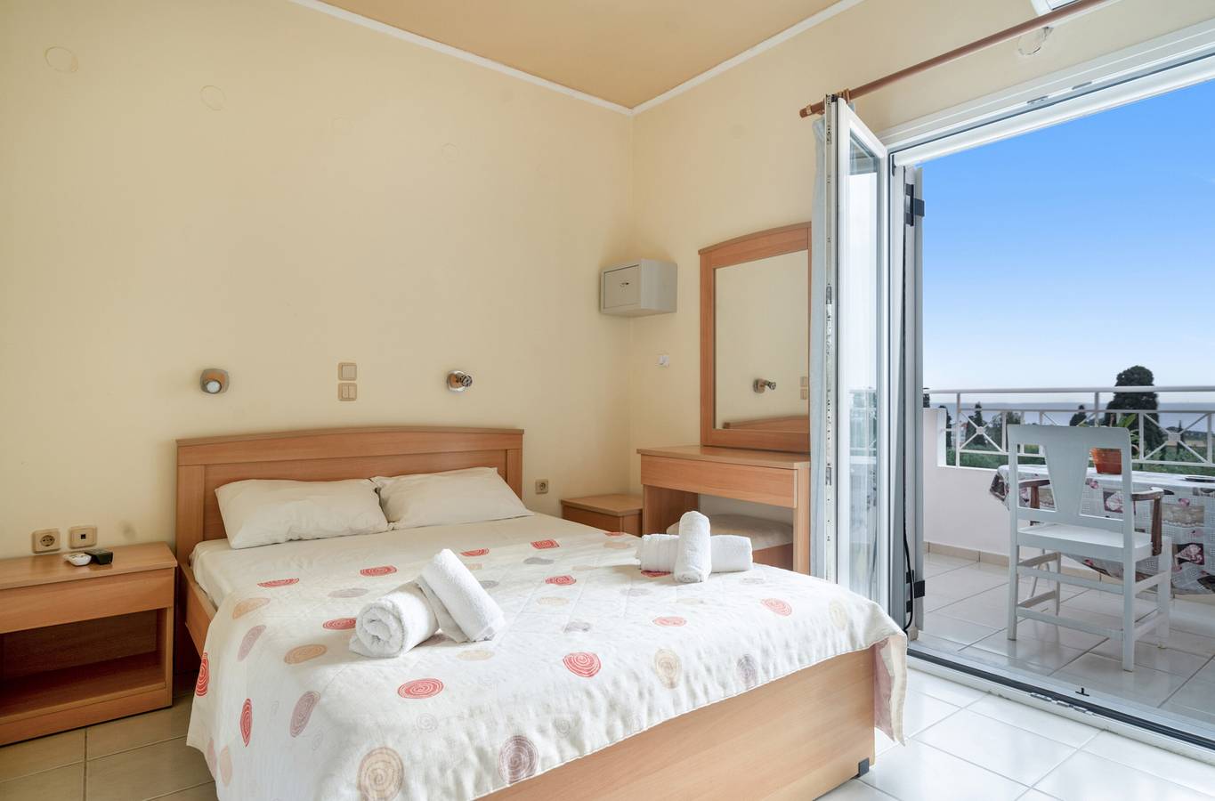Entire apartment, Apartment 'Garden View 2' with Shared Pool, Wi-Fi and Air Conditioning in Kefalonia