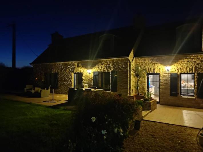 Gîte pour 2 personnes, avec terrasse ainsi que jardin et vue à Plomeur - 3